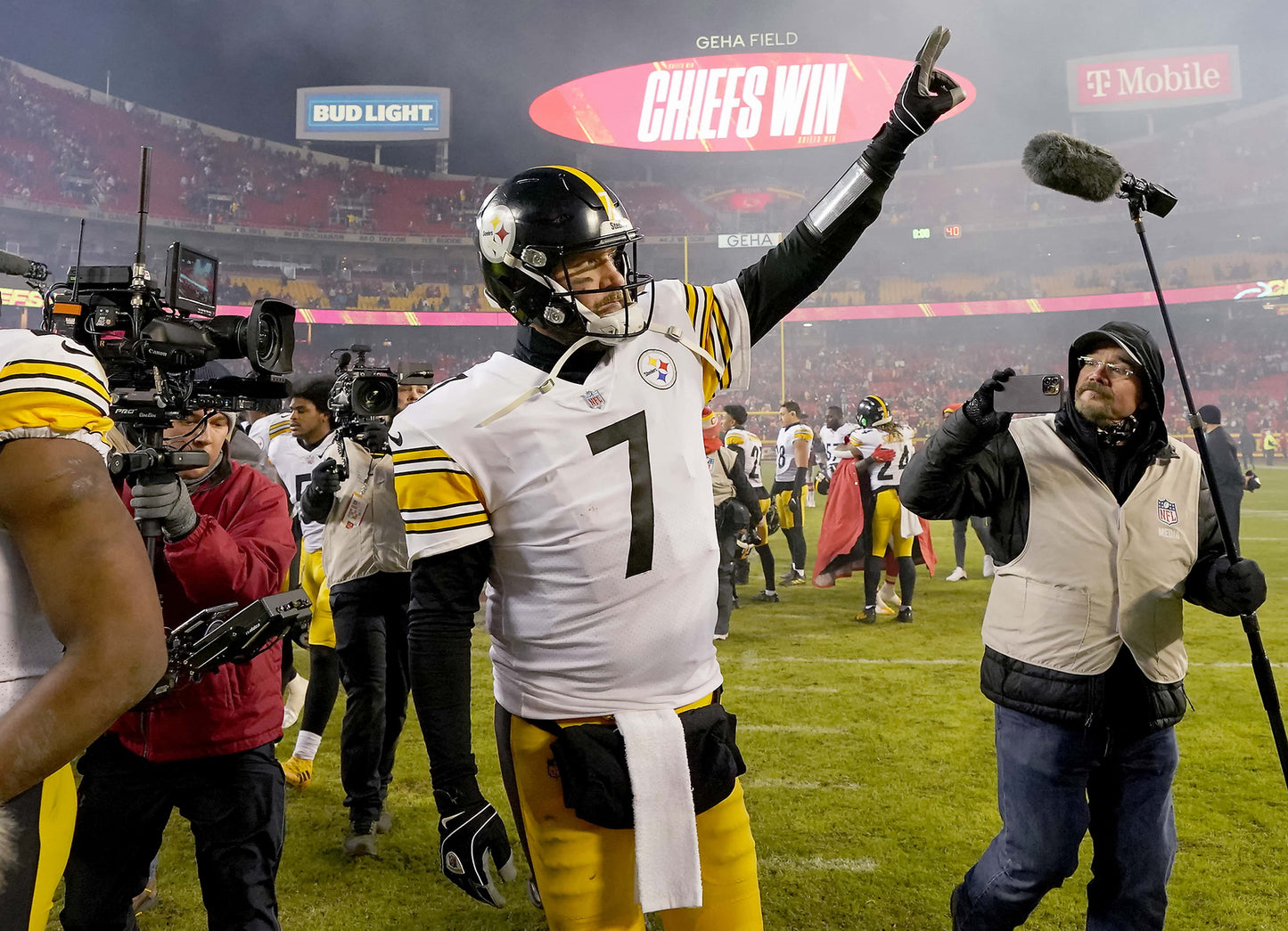 Quarterback of Steel: Ben Roethlisberger’s Remarkable 18-Year Career in Pittsburgh