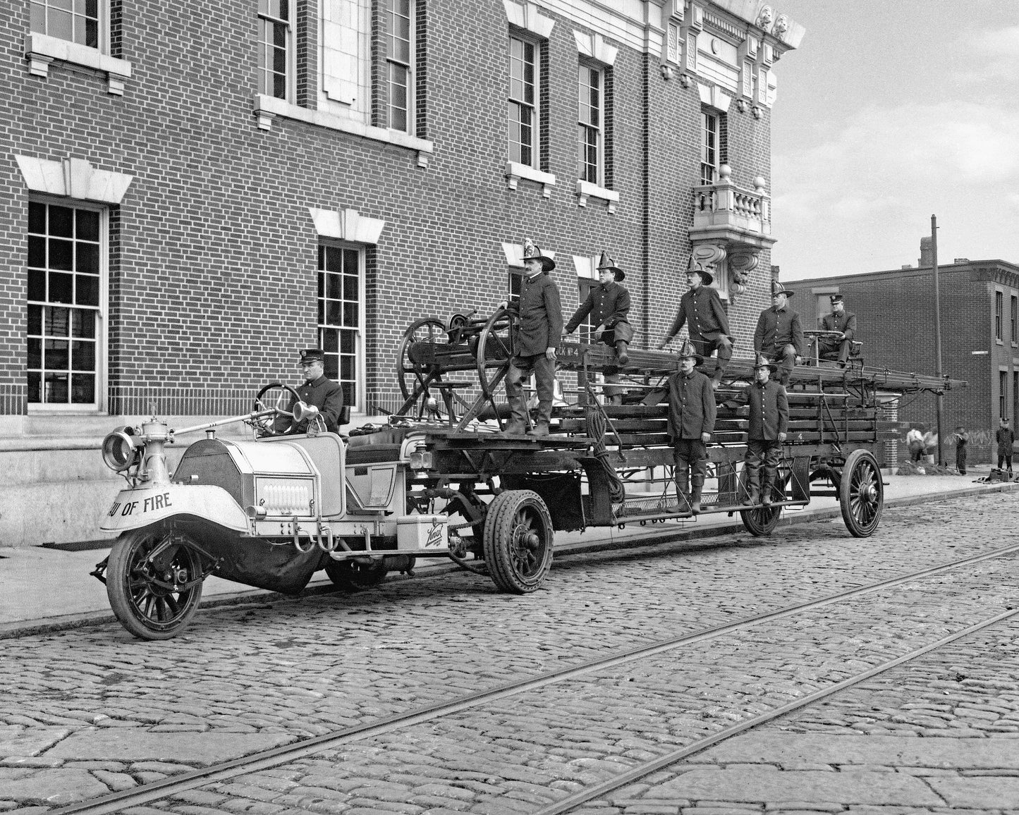 From Horses to Horsepower: A History of Philadelphia's Fire Apparatus 1871 to 2017