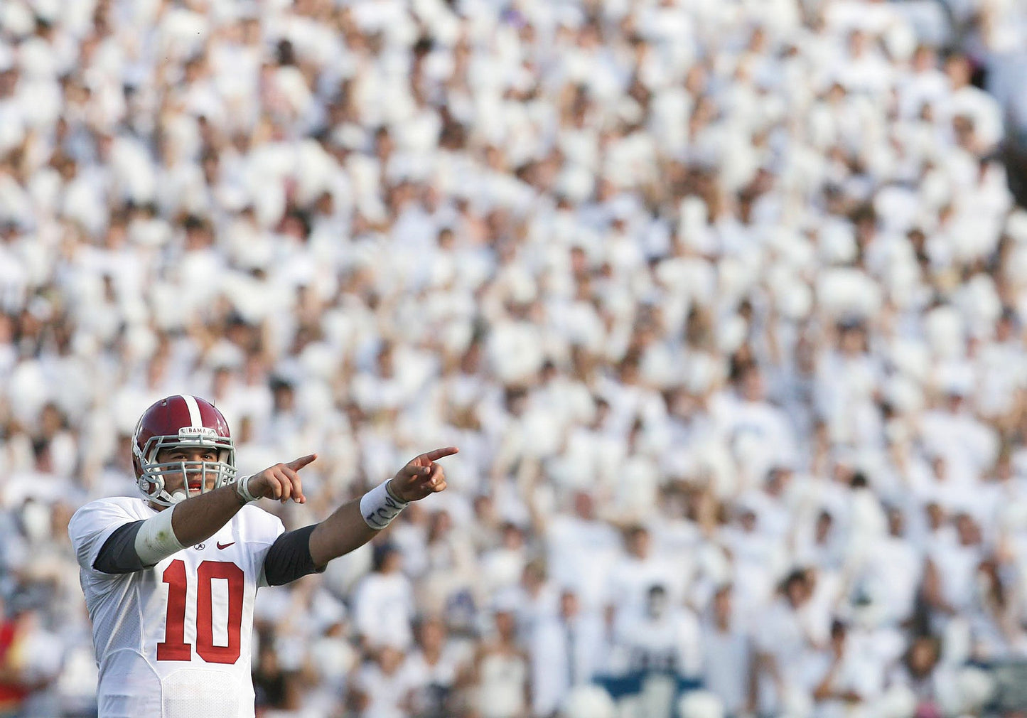 Crimson Reign: Alabama's 2011 Season and Return to the top of College Football