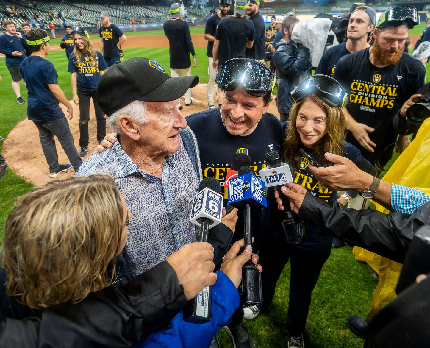 Bob Uecker: The Life and Career of the Milwaukee Brewers’ Legendary Broadcaster