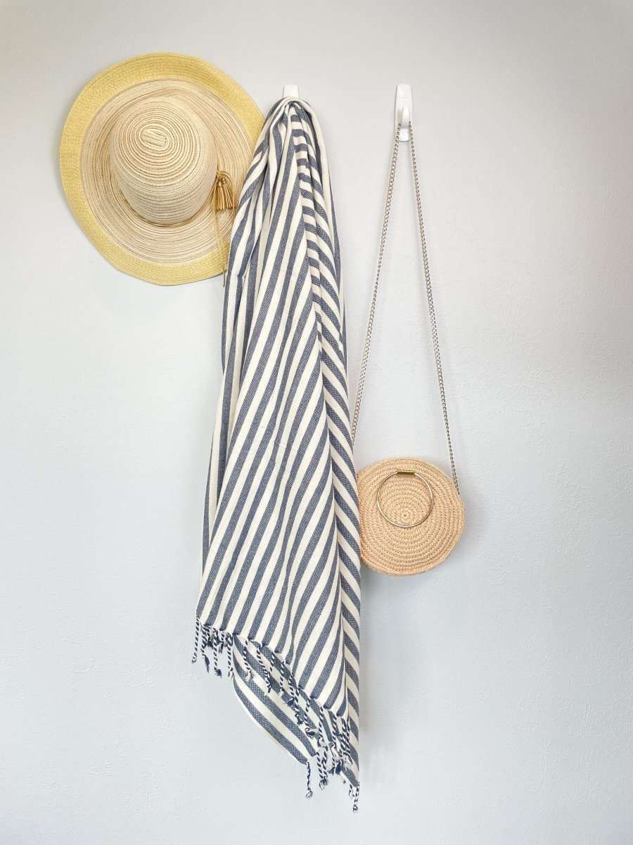 Vertical Stripe Turkish Beach Towel – Full-Size, Handwoven with Tassels – Modern Design