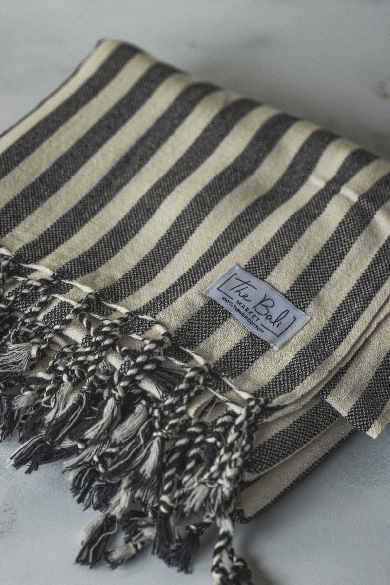 Vertical Stripe Turkish Beach Towel – Full-Size, Handwoven with Tassels – Modern Design