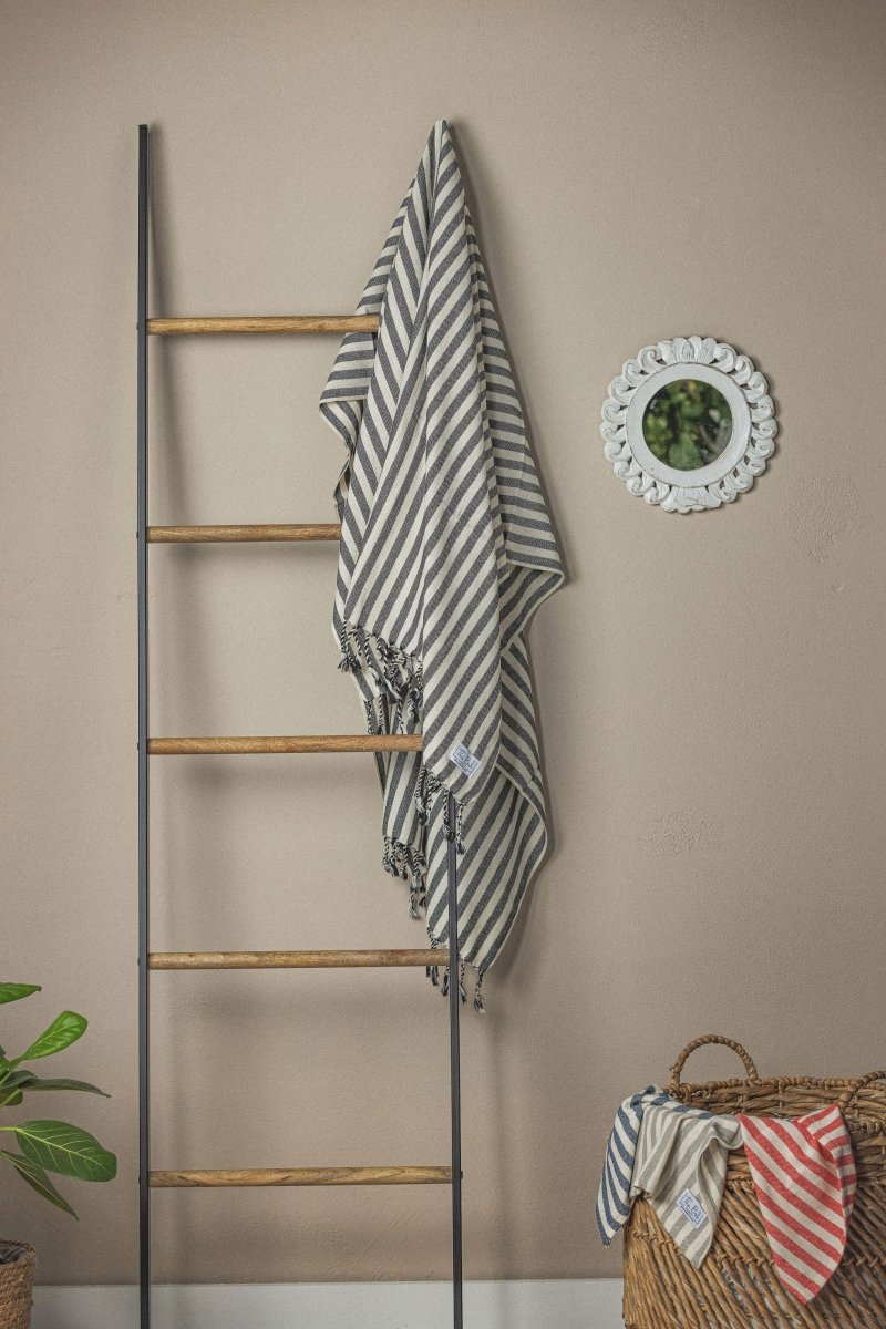 Vertical Stripe Turkish Beach Towel – Full-Size, Handwoven with Tassels – Modern Design
