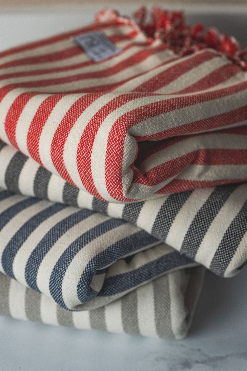 Vertical Stripe Turkish Beach Towel – Full-Size, Handwoven with Tassels – Modern Design
