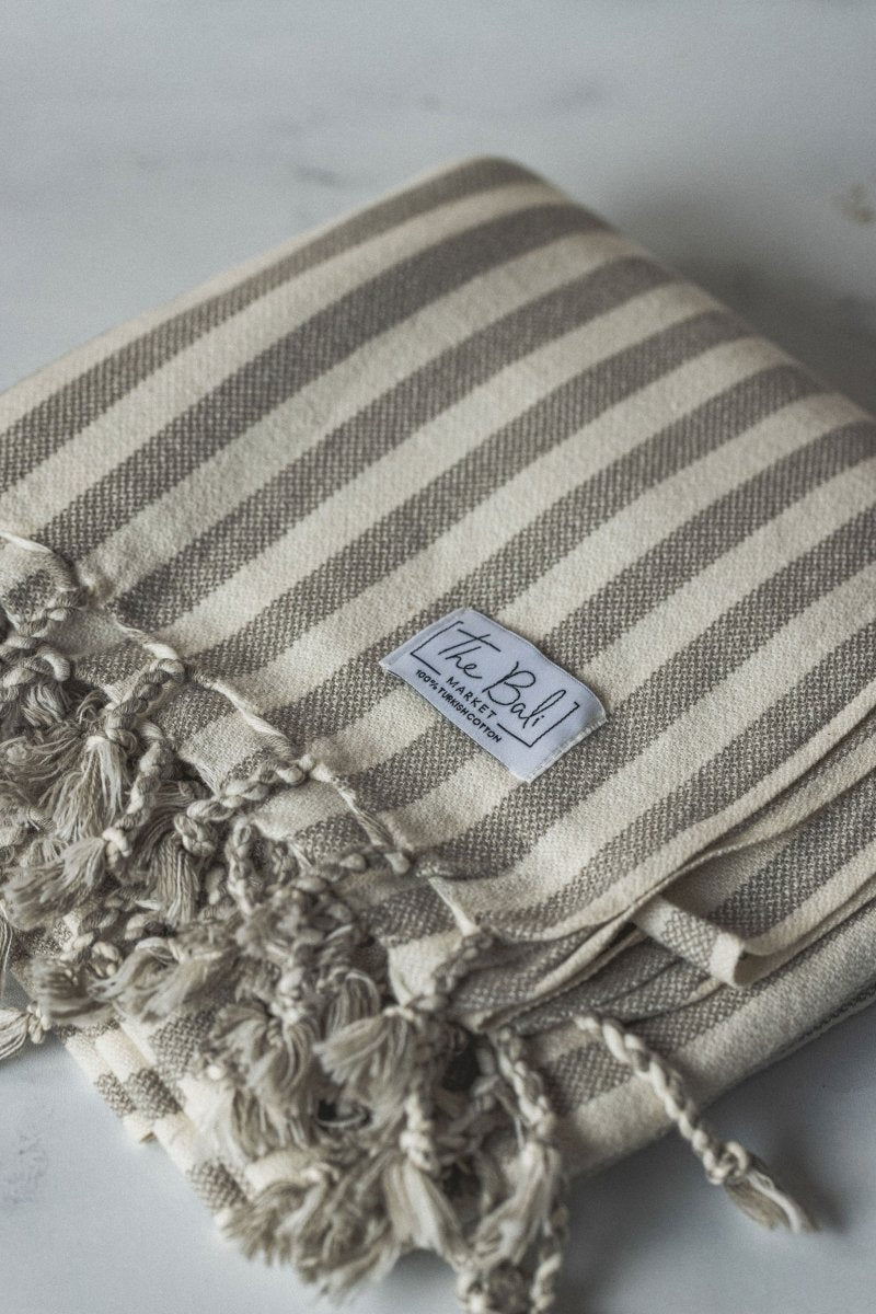Vertical Stripe Turkish Beach Towel – Full-Size, Handwoven with Tassels – Modern Design