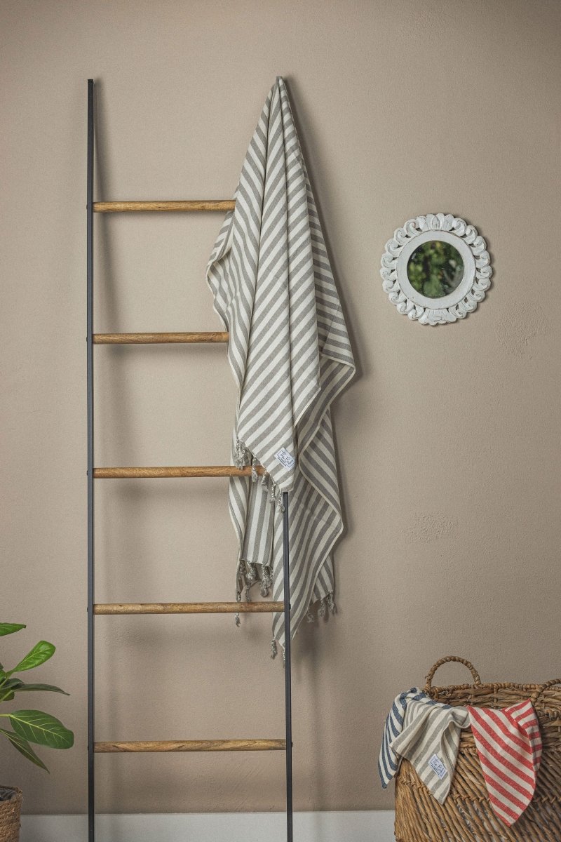 Vertical Stripe Turkish Beach Towel – Full-Size, Handwoven with Tassels – Modern Design