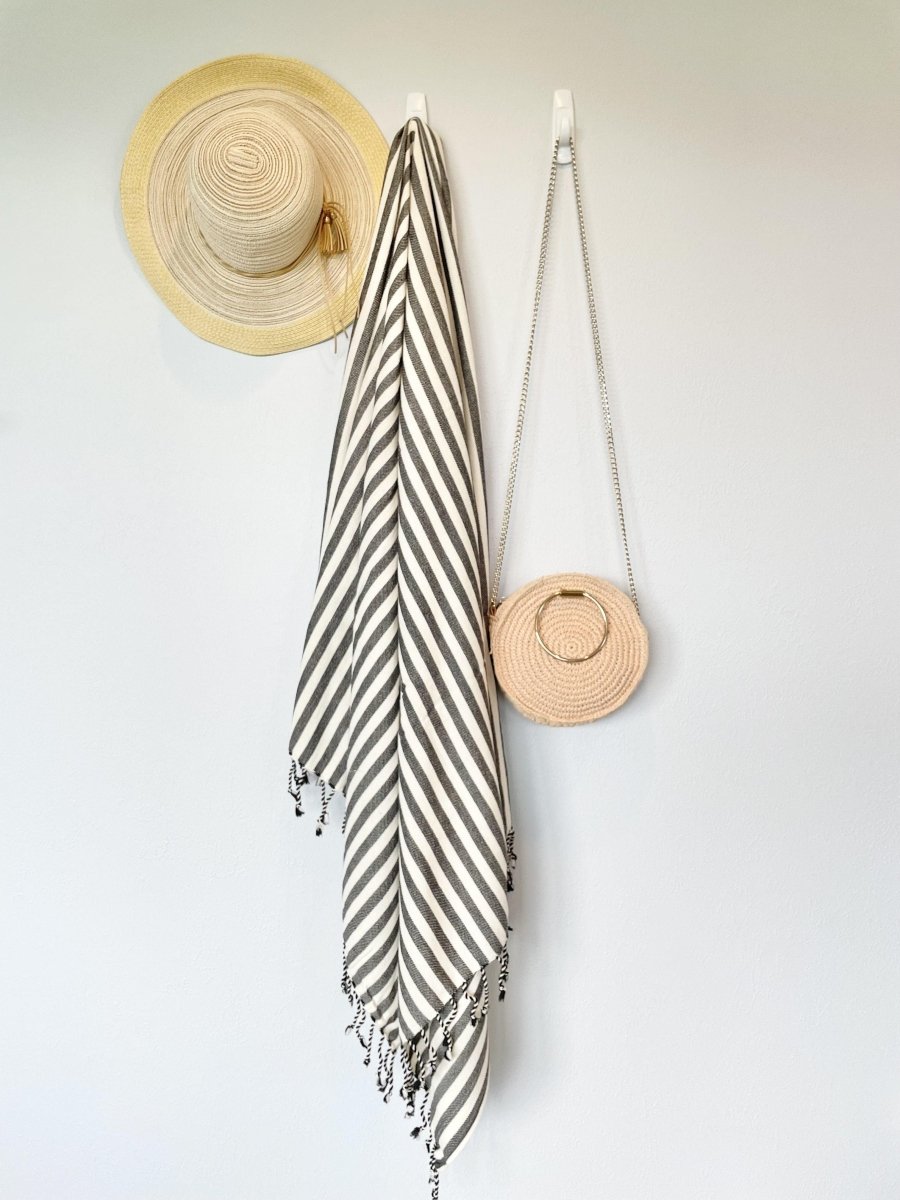 Vertical Stripe Turkish Beach Towel – Full-Size, Handwoven with Tassels – Modern Design