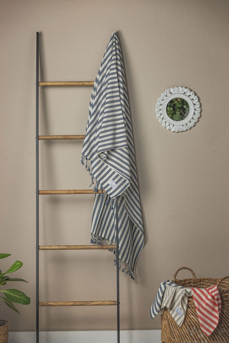 Vertical Stripe Turkish Beach Towel – Full-Size, Handwoven with Tassels – Modern Design