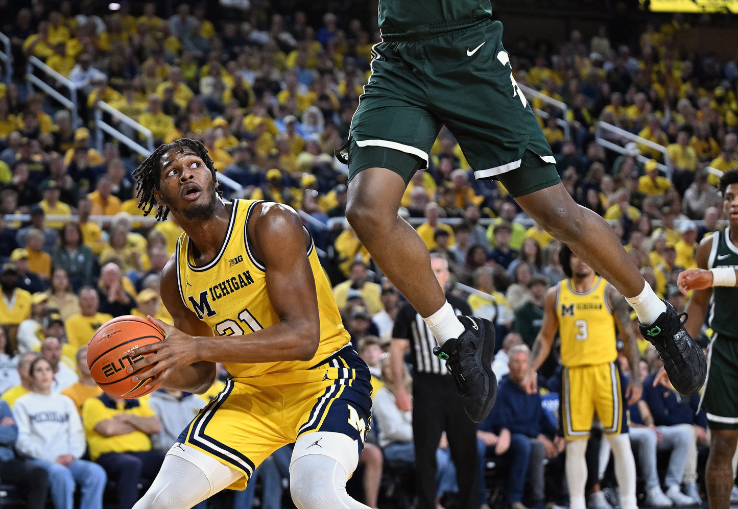 MAIZE THE ROOF: How the Michigan Wolverines Dominated College Basketball (Pediment)  - PREORDER ships 06/05/2026