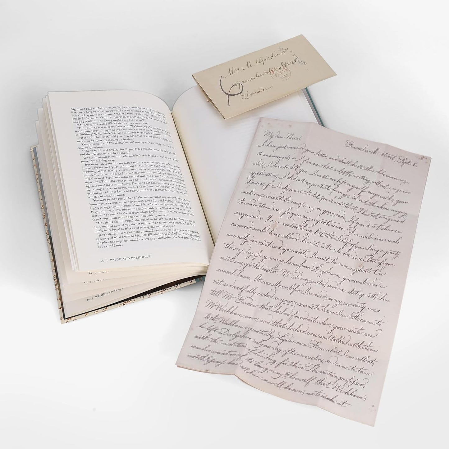 Pride and Prejudice (Collector’s edition): The Complete Novel, Featuring the Characters’ Letters and Papers, Written and Folded by Hand (Handwritten Classics)