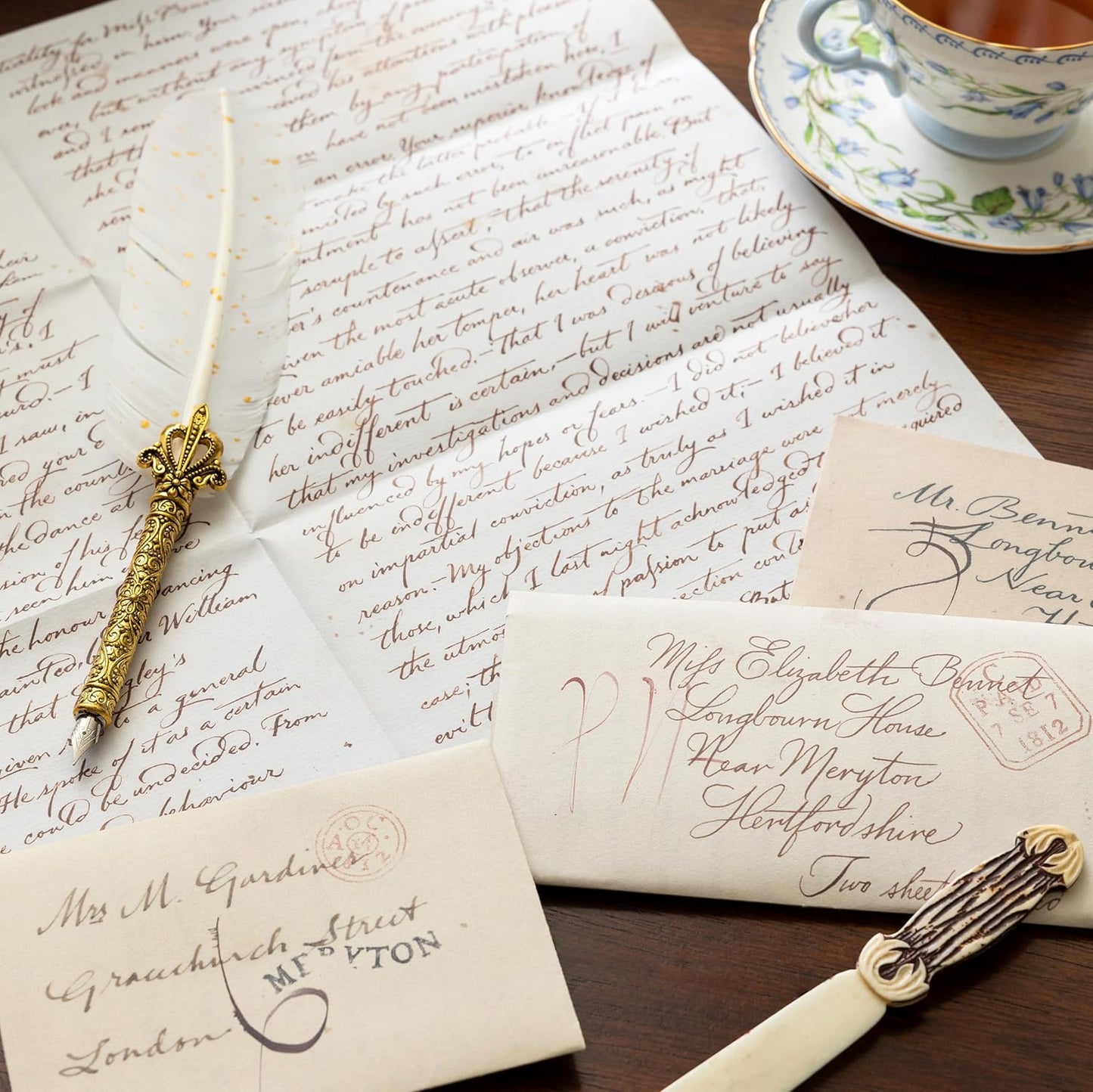 Pride and Prejudice (Collector’s edition): The Complete Novel, Featuring the Characters’ Letters and Papers, Written and Folded by Hand (Handwritten Classics)