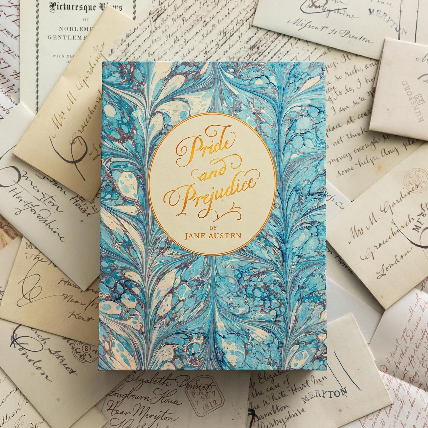 Pride and Prejudice (Collector’s edition): The Complete Novel, Featuring the Characters’ Letters and Papers, Written and Folded by Hand (Handwritten Classics)