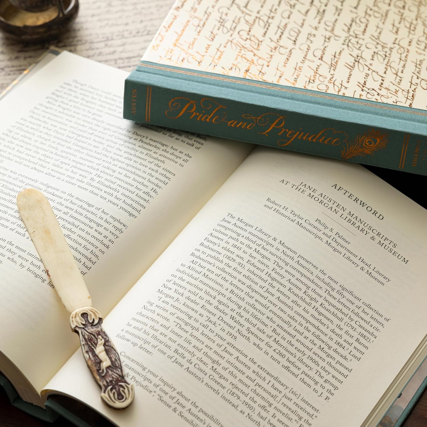 Pride and Prejudice (Collector’s edition): The Complete Novel, Featuring the Characters’ Letters and Papers, Written and Folded by Hand (Handwritten Classics)