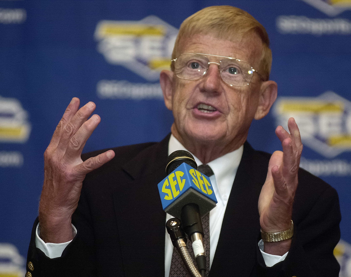 ECHOES OF HOLTZ: Faith, Football and a Life Well Coached - PREORDER ships 09/25/2026