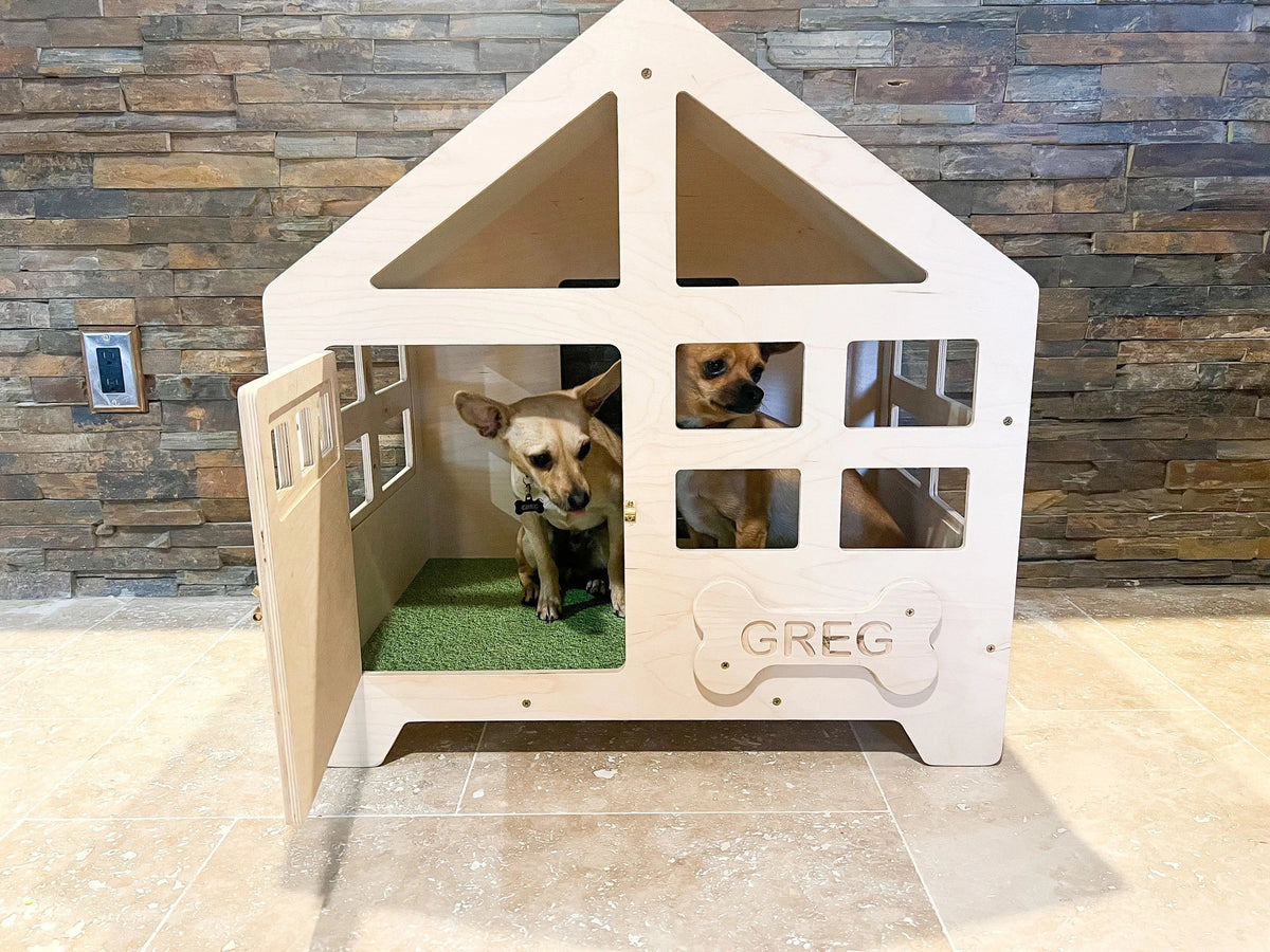 GREG- Traditional Dog House