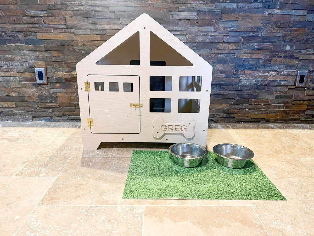 GREG- Traditional Dog House