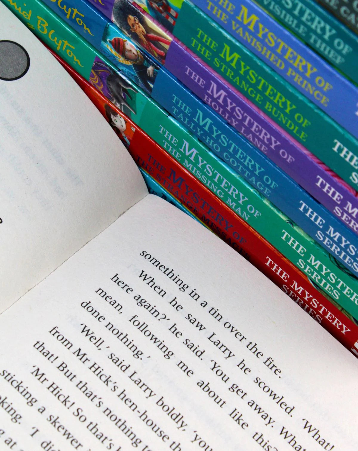 Enid Blyton - 15 Classic Mystery Stories [Box Set].... The Mystery of Banshee To