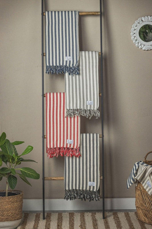 Vertical Stripe Turkish Beach Towel – Full-Size, Handwoven with Tassels – Modern Design